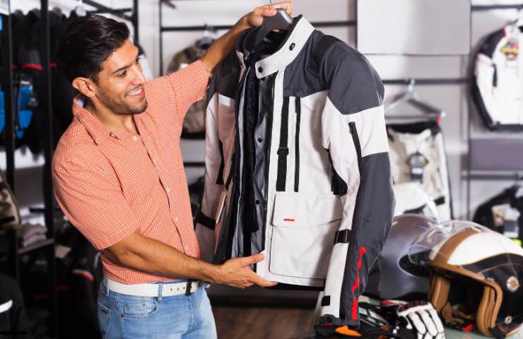 Abbigliamento perfetto per andare in moto